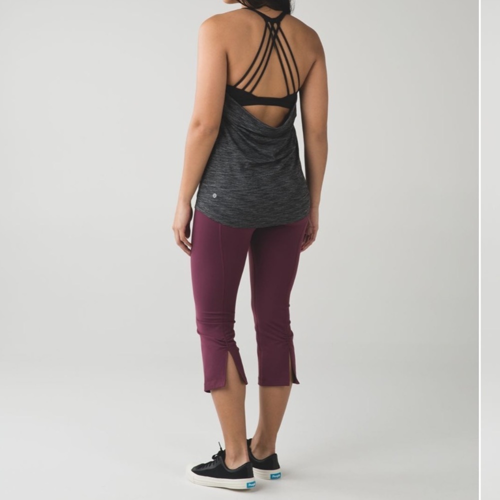 Lululemon Gather & Crow Crop II *Full-On Luon
Red Grape Size 6